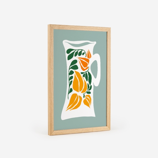 Poster de uma jarra branca com um padrão floral laranja e verde, em contraste com um fundo verde claro. 4